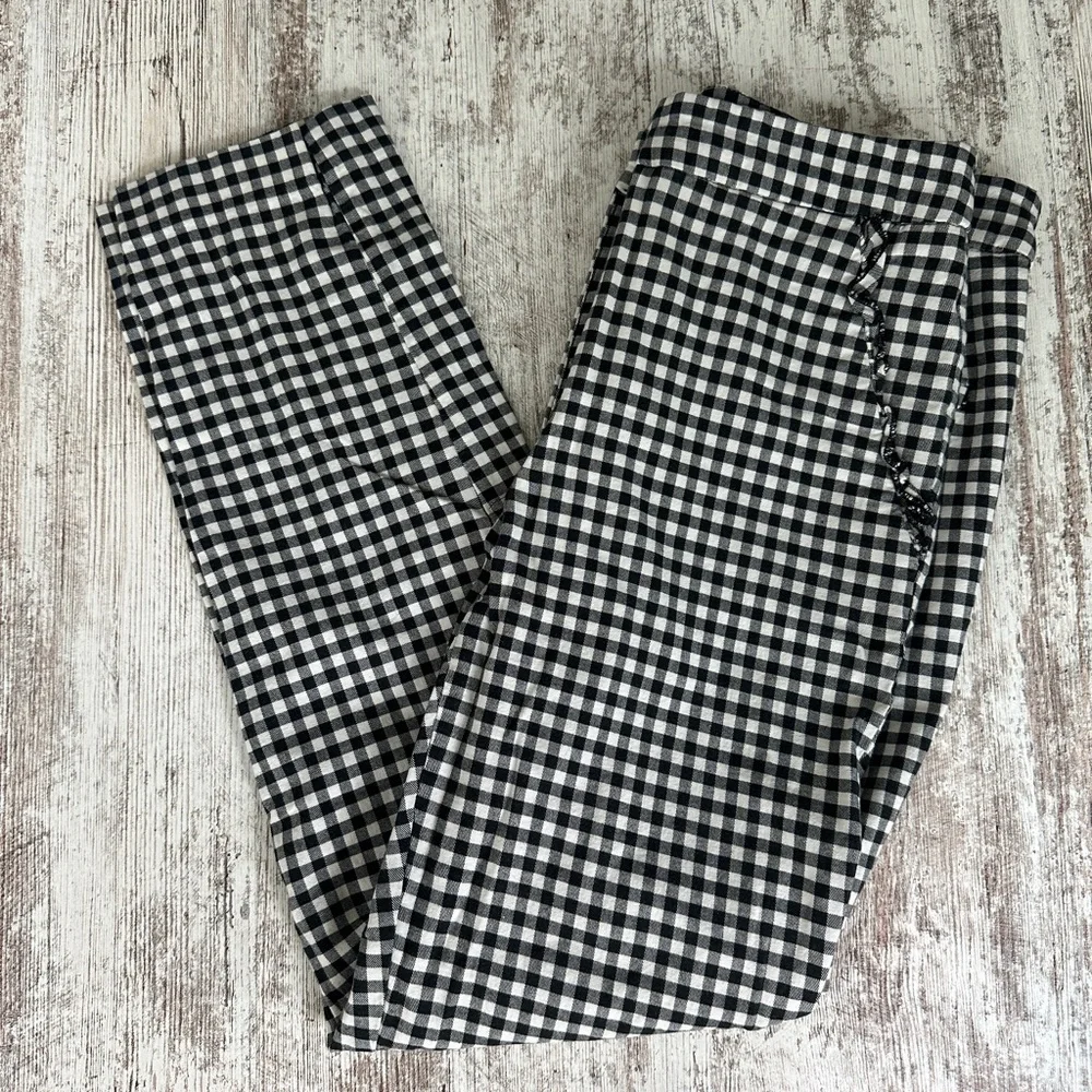 Zara Basic Black and White Checkered Ruffle Pocket Pants - Picture 3 of 8